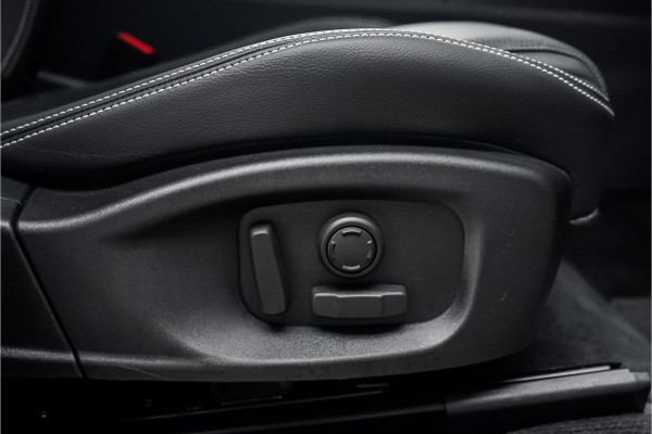 Jaguar E-Pace 1.5 P300e AWD R-Dynamic Pano CarPlay Leer