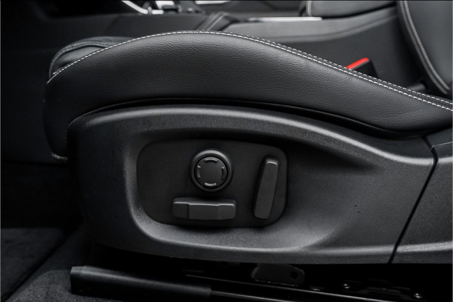 Jaguar E-Pace 1.5 P300e AWD R-Dynamic Pano CarPlay Leer