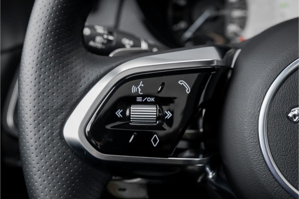 Jaguar E-Pace 1.5 P300e AWD R-Dynamic Pano CarPlay Leer