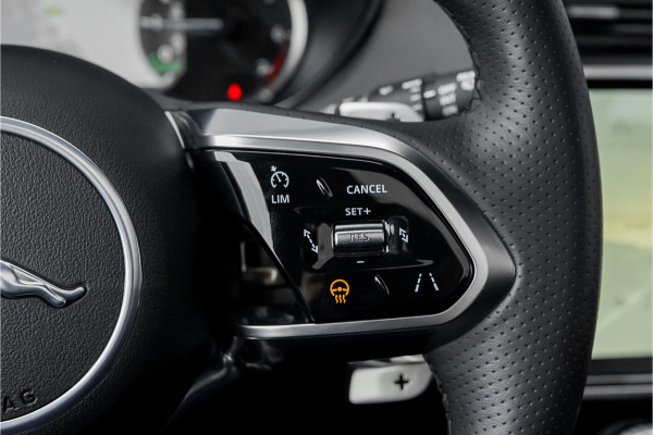 Jaguar E-Pace 1.5 P300e AWD R-Dynamic Pano CarPlay Leer