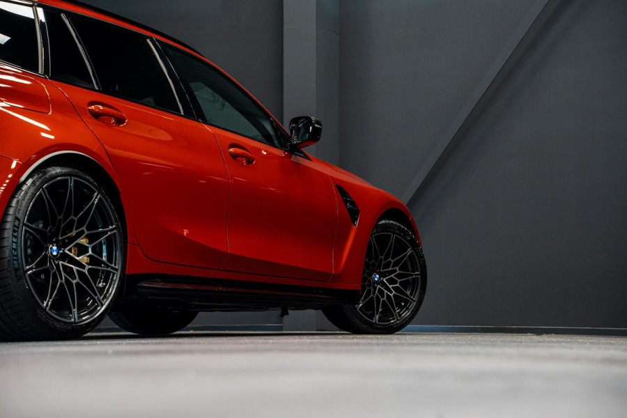BMW M3 Touring 3-serie xDrive Competition *Sonderlackierung / M-Track Pack / Keramisch / Kuipstoelen / Harman Kardon / Carbon in & exterieur*