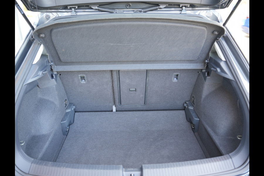 Volkswagen T-Roc 1.0 TSI Style | Trekhaak | Camera | Navigatie |