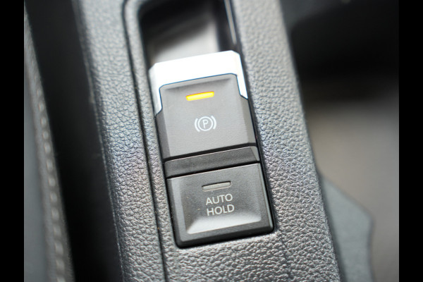 Volkswagen T-Roc 1.0 TSI Style | Trekhaak | Camera | Navigatie |