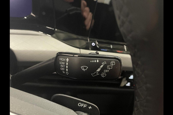 Volkswagen Golf 1.0 eTSI DSG Life Navigatie | Apple Carplay/Android Auto | Parkeersensoren  Adaptive Cruise Control | Sfeerverlichting | Virtual Cockpit | Climate Control | Lichtmetalen velgen