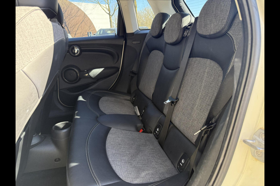 MINI Mini 1.5 Cooper Pepper SUPER COMPLEET|LED|  STOELVERWARMING| APPLE CARPLAY| PARKEERSENSOREN VOOR + ACHTER| NET ONDERHOUD GEHAD, RIJKLAAR INCL. 12 MND BOVAG GARANTIE|