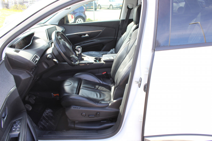 Peugeot 3008 1.2 PureTech Blue Lease Premium carplay trekhaak leder