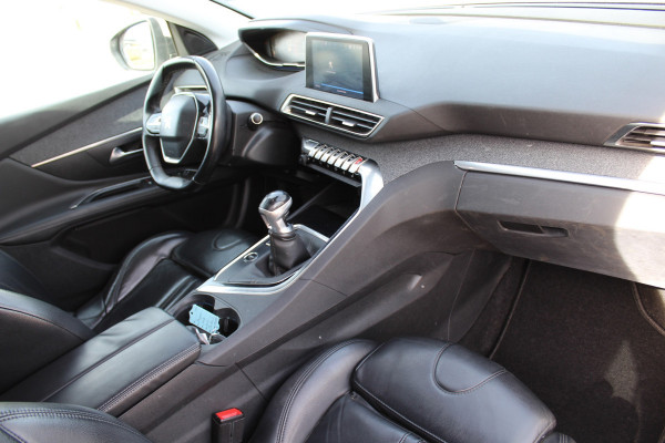 Peugeot 3008 1.2 PureTech Blue Lease Premium carplay trekhaak leder