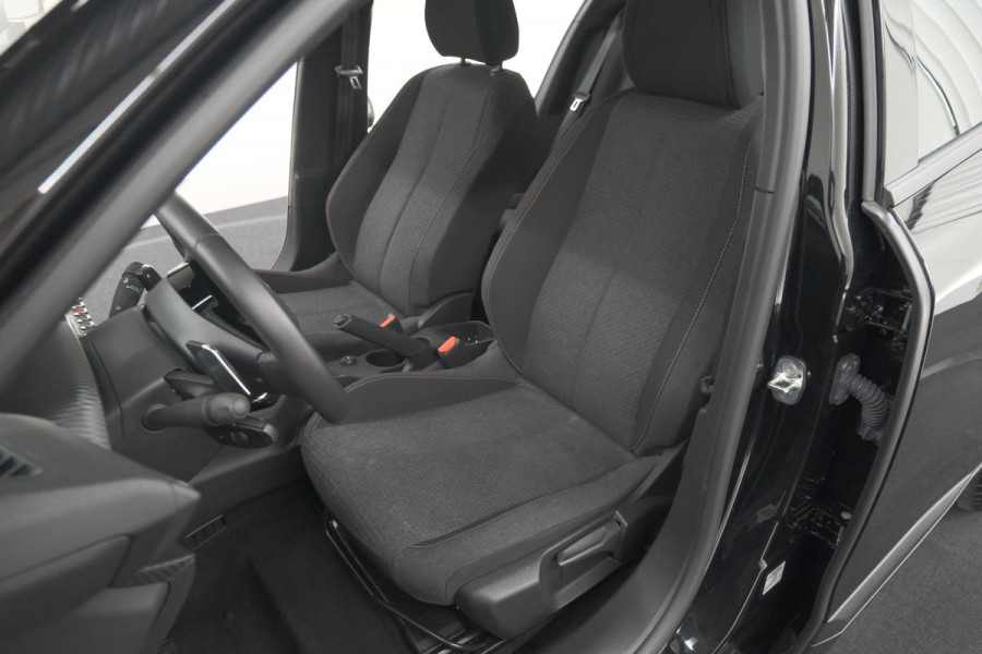 Peugeot 2008 1.2 Hybrid 136 Style | Apple Carplay | Parkeersensoren | Climate control