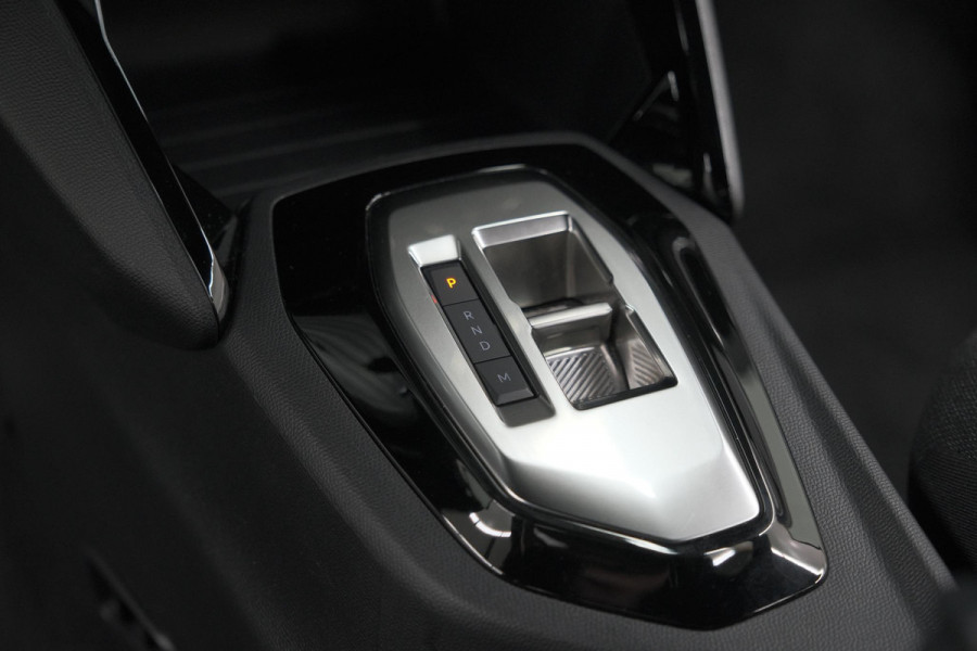 Peugeot 2008 1.2 Hybrid 136 Style | Apple Carplay | Parkeersensoren | Climate control