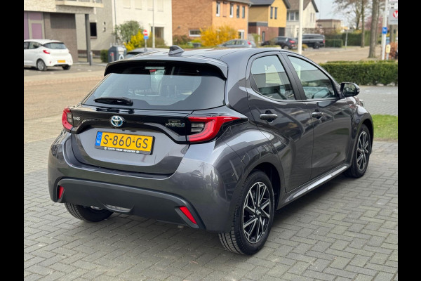Toyota Yaris 1.5 Hybrid Dynamic | Lichtmetalen velgen, LED, Keyless, Startknop, Licht + Regensensor, Apple CarPlay/Android Auto