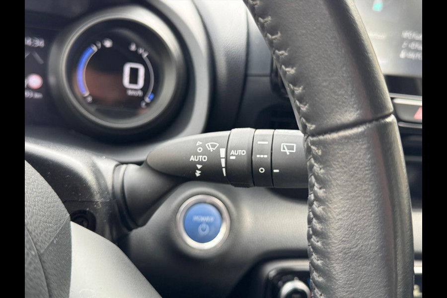 Toyota Yaris 1.5 Hybrid Dynamic | Lichtmetalen velgen, LED, Keyless, Startknop, Licht + Regensensor, Apple CarPlay/Android Auto