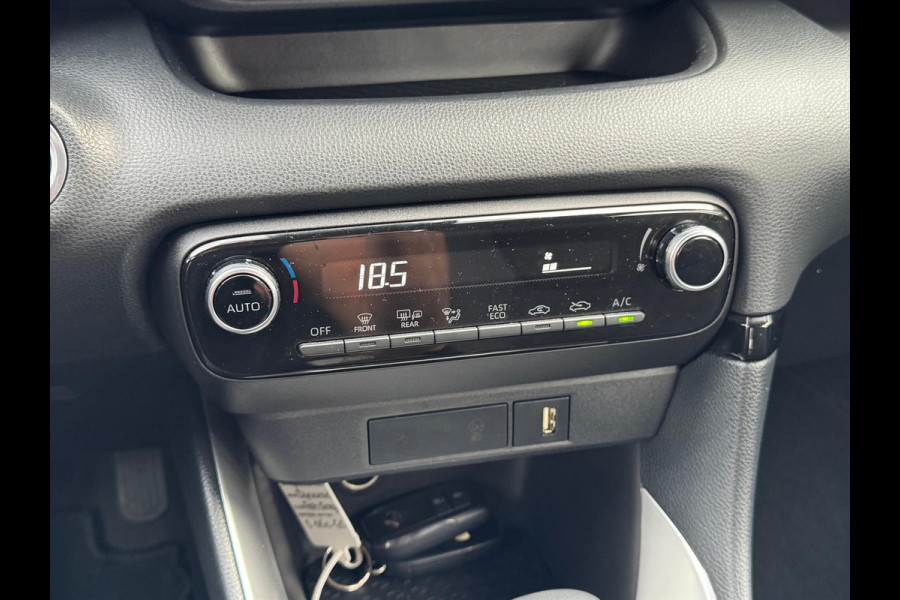 Toyota Yaris 1.5 Hybrid Dynamic | Lichtmetalen velgen, LED, Keyless, Startknop, Licht + Regensensor, Apple CarPlay/Android Auto