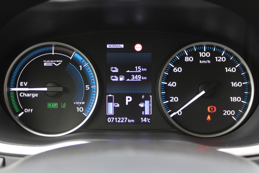 Mitsubishi Eclipse Cross 2.4 PHEV Intense | Trekhaak | Stoelverwarming | Navigatie | Camera | Carplay