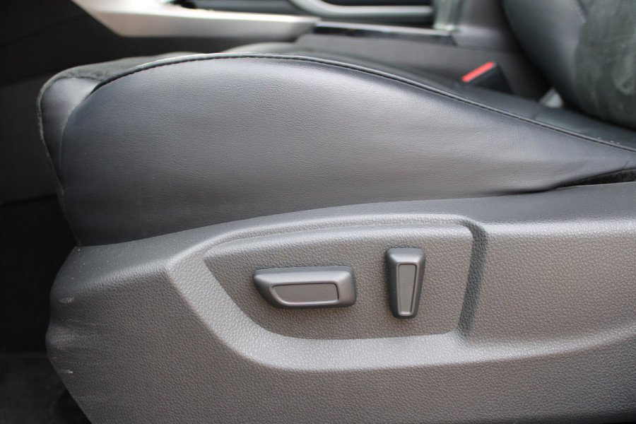 Mitsubishi Eclipse Cross 2.4 PHEV Intense | Trekhaak | Stoelverwarming | Navigatie | Camera | Carplay