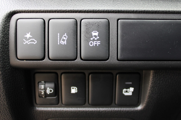 Mitsubishi Eclipse Cross 2.4 PHEV Intense | Trekhaak | Stoelverwarming | Navigatie | Camera | Carplay