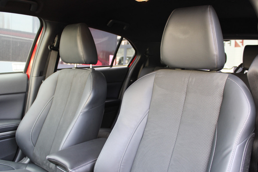 Mitsubishi Eclipse Cross 2.4 PHEV Intense | Trekhaak | Stoelverwarming | Navigatie | Camera | Carplay