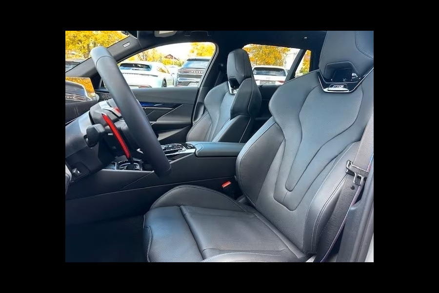 BMW M5 Touring ** M-DRIVER PACK (305 km/h), M-REMMEN, PANO, TREKH, MERINO LEDER, 20/21 INCH LMV ** 1e EIG - UNFALLFREI - Ex BMW AG ** ** INFORMEER OOK NAAR ONZE AANTREKKELIJKE FINANCIAL-LEASE TARIEVEN **