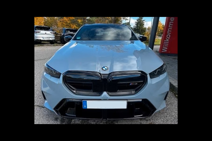 BMW M5 Touring ** M-DRIVER PACK (305 km/h), M-REMMEN, PANO, TREKH, MERINO LEDER, 20/21 INCH LMV ** 1e EIG - UNFALLFREI - Ex BMW AG ** ** INFORMEER OOK NAAR ONZE AANTREKKELIJKE FINANCIAL-LEASE TARIEVEN **