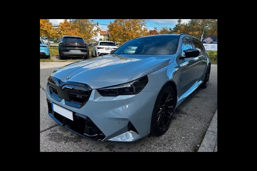 BMW M5 Touring ** M-DRIVER PACK (305 km/h), M-REMMEN, PANO, TREKH, MERINO LEDER, 20/21 INCH LMV ** 1e EIG - UNFALLFREI - Ex BMW AG ** ** INFORMEER OOK NAAR ONZE AANTREKKELIJKE FINANCIAL-LEASE TARIEVEN **