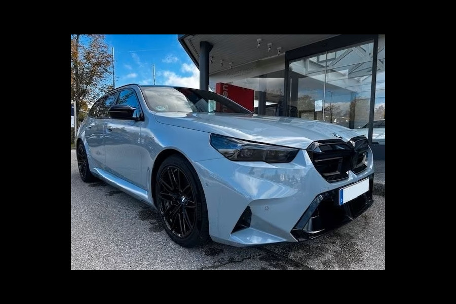 BMW M5 Touring ** M-DRIVER PACK (305 km/h), M-REMMEN, PANO, TREKH, MERINO LEDER, 20/21 INCH LMV ** 1e EIG - UNFALLFREI - Ex BMW AG ** ** INFORMEER OOK NAAR ONZE AANTREKKELIJKE FINANCIAL-LEASE TARIEVEN **