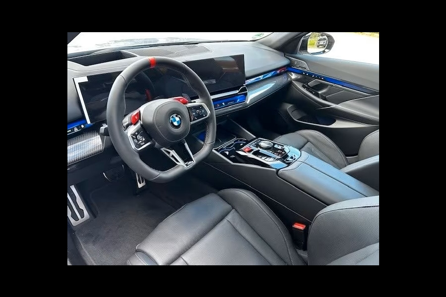 BMW M5 Touring ** M-DRIVER PACK (305 km/h), M-REMMEN, PANO, TREKH, MERINO LEDER, 20/21 INCH LMV ** 1e EIG - UNFALLFREI - Ex BMW AG ** ** INFORMEER OOK NAAR ONZE AANTREKKELIJKE FINANCIAL-LEASE TARIEVEN **