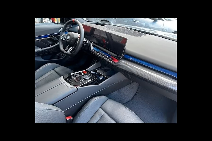 BMW M5 Touring ** M-DRIVER PACK (305 km/h), M-REMMEN, PANO, TREKH, MERINO LEDER, 20/21 INCH LMV ** 1e EIG - UNFALLFREI - Ex BMW AG ** ** INFORMEER OOK NAAR ONZE AANTREKKELIJKE FINANCIAL-LEASE TARIEVEN **