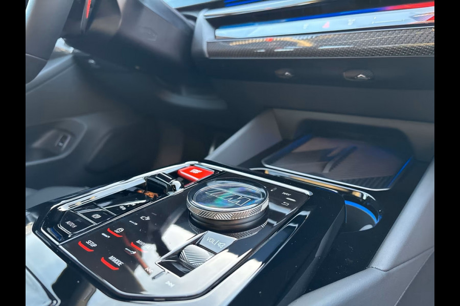 BMW M5 Touring ** M-DRIVER PACK (305 km/h), M-REMMEN, PANO, TREKH, MERINO LEDER, 20/21 INCH LMV ** 1e EIG - UNFALLFREI - Ex BMW AG ** ** INFORMEER OOK NAAR ONZE AANTREKKELIJKE FINANCIAL-LEASE TARIEVEN **