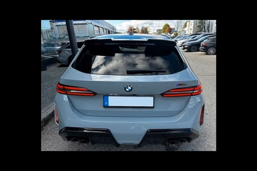 BMW M5 Touring ** M-DRIVER PACK (305 km/h), M-REMMEN, PANO, TREKH, MERINO LEDER, 20/21 INCH LMV ** 1e EIG - UNFALLFREI - Ex BMW AG ** ** INFORMEER OOK NAAR ONZE AANTREKKELIJKE FINANCIAL-LEASE TARIEVEN **