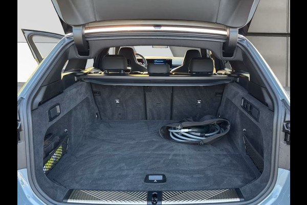 BMW M5 Touring ** M-DRIVER PACK (305 km/h), M-REMMEN, PANO, TREKH, MERINO LEDER, 20/21 INCH LMV ** 1e EIG - UNFALLFREI - Ex BMW AG ** ** INFORMEER OOK NAAR ONZE AANTREKKELIJKE FINANCIAL-LEASE TARIEVEN **