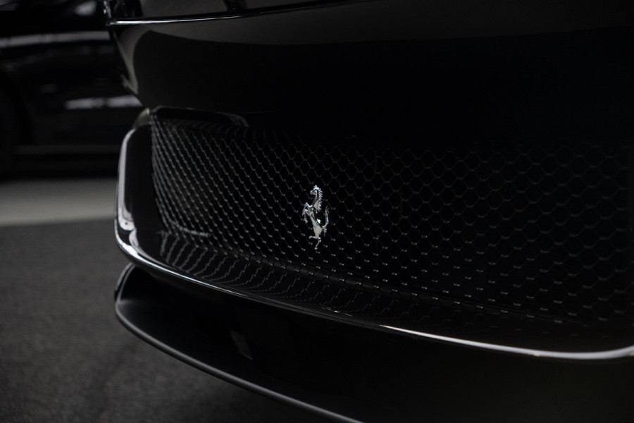 Ferrari Purosangue 6.5 V12 Full options! Nieuw! Alcantara Carbon exterieur & interieur Panoramadak Memory seats met massage functie Rondomzicht camera