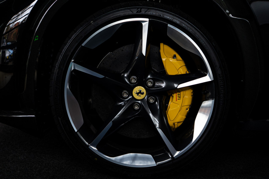 Ferrari Purosangue 6.5 V12 Full options! Nieuw! Alcantara Carbon exterieur & interieur Panoramadak Memory seats met massage functie Rondomzicht camera