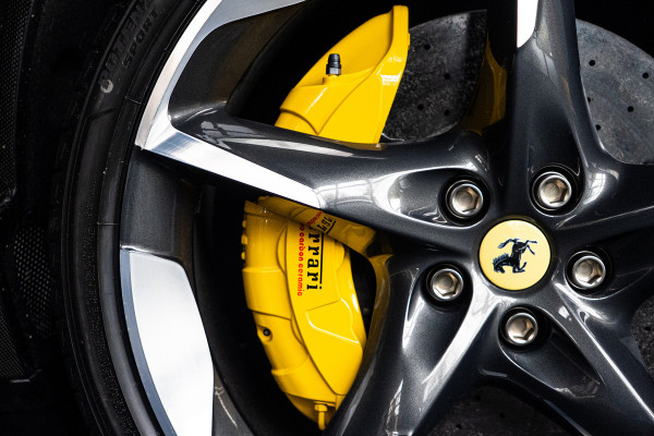 Ferrari Purosangue 6.5 V12 Full options! Nieuw! Alcantara Carbon exterieur & interieur Panoramadak Memory seats met massage functie Rondomzicht camera