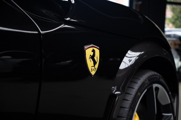 Ferrari Purosangue 6.5 V12 Full options! Nieuw! Alcantara Carbon exterieur & interieur Panoramadak Memory seats met massage functie Rondomzicht camera