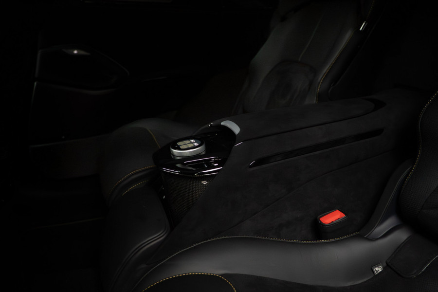 Ferrari Purosangue 6.5 V12 Full options! Nieuw! Alcantara Carbon exterieur & interieur Panoramadak Memory seats met massage functie Rondomzicht camera