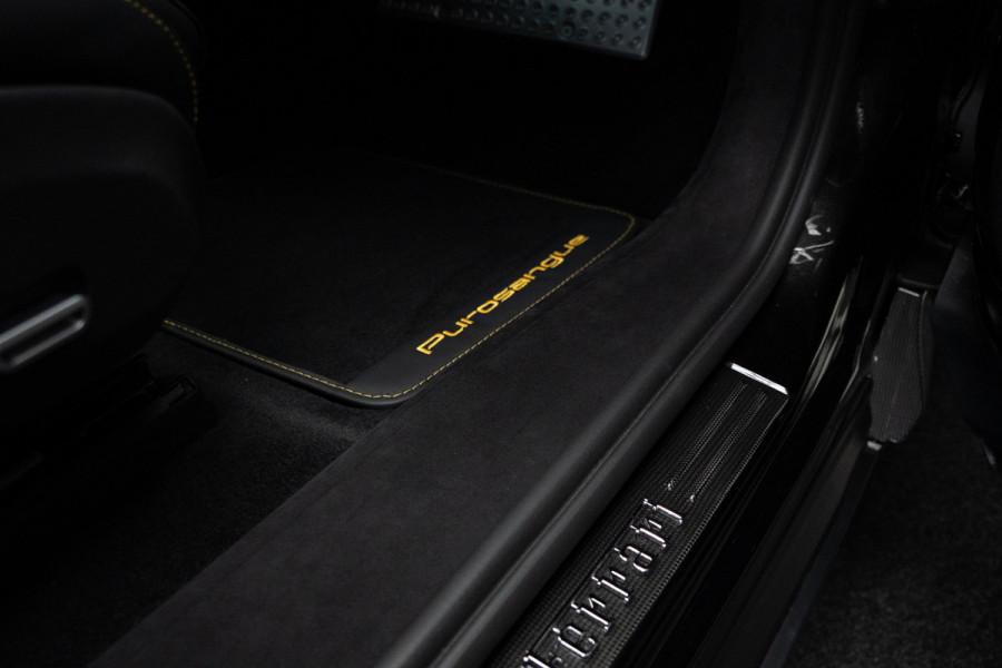 Ferrari Purosangue 6.5 V12 Full options! Nieuw! Alcantara Carbon exterieur & interieur Panoramadak Memory seats met massage functie Rondomzicht camera