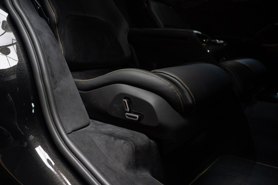 Ferrari Purosangue 6.5 V12 Full options! Nieuw! Alcantara Carbon exterieur & interieur Panoramadak Memory seats met massage functie Rondomzicht camera