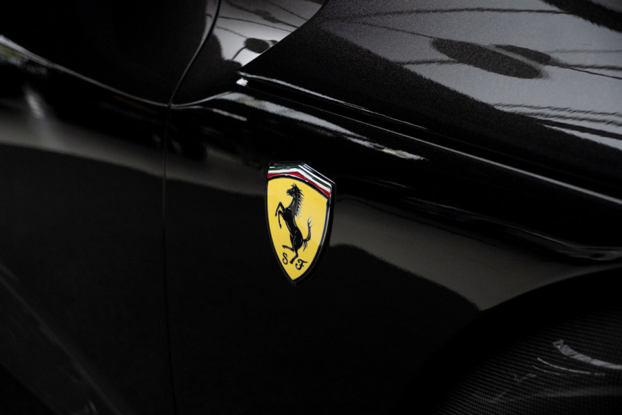 Ferrari Purosangue 6.5 V12 Full options! Nieuw! Alcantara Carbon exterieur & interieur Panoramadak Memory seats met massage functie Rondomzicht camera