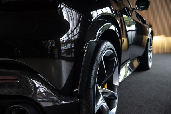 Ferrari Purosangue 6.5 V12 Full options! Nieuw! Alcantara Carbon exterieur & interieur Panoramadak Memory seats met massage functie Rondomzicht camera
