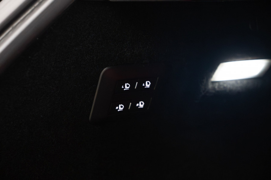 Ferrari Purosangue 6.5 V12 Full options! Nieuw! Alcantara Carbon exterieur & interieur Panoramadak Memory seats met massage functie Rondomzicht camera