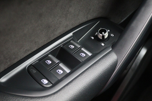 Audi Q5 55 TFSI e Quattro Plug-in Hybrid Competition S-Line Leer, Panoramadak, Cruise, Apple Carplay, Bluetooth, LED, Trekhaak, 21"
