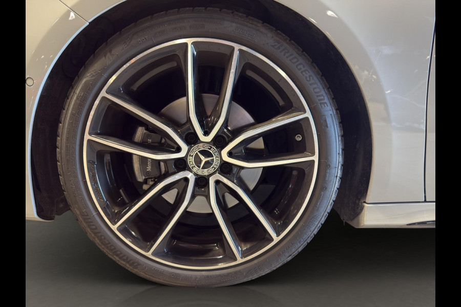 Mercedes-Benz A-Klasse 180 AMG Line | Pano | Sfeer | Stoelverw. | Camera | Trekhaak Electrisch |