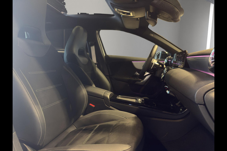 Mercedes-Benz A-Klasse 180 AMG Line | Pano | Sfeer | Stoelverw. | Camera | Trekhaak Electrisch |
