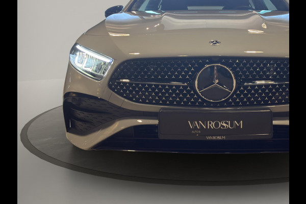 Mercedes-Benz A-Klasse 180 AMG Line | Pano | Sfeer | Stoelverw. | Camera | Trekhaak Electrisch |