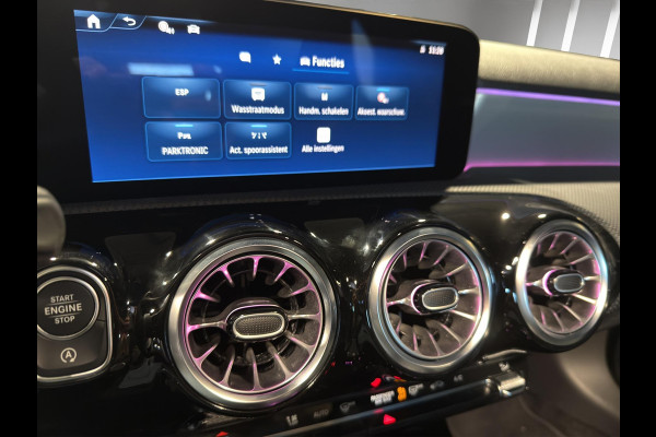 Mercedes-Benz A-Klasse 180 AMG Line | Pano | Sfeer | Stoelverw. | Camera | Trekhaak Electrisch |