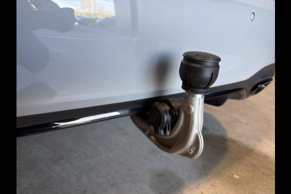 Mercedes-Benz A-Klasse 180 AMG Line | Pano | Sfeer | Stoelverw. | Camera | Trekhaak Electrisch |