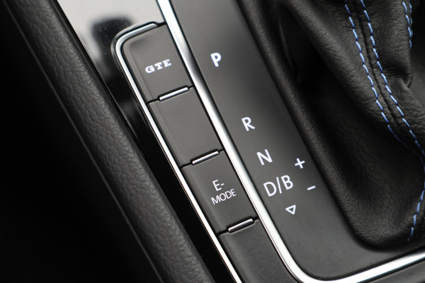 Volkswagen Golf 1.4 TSI PHEV GTE Virtual Cockpit, Apple Carplay, LED, Stoelverwarming, 19"