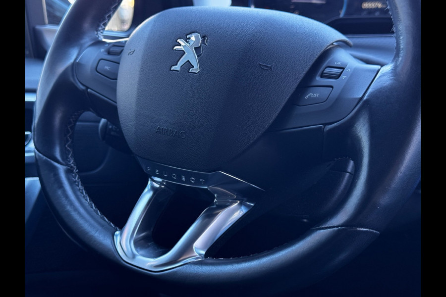 Peugeot 2008 1.2 PureTech Allure | Automaat | Trekhaak | Distributieriem vervangen| Parkeersensoren | Climate Control