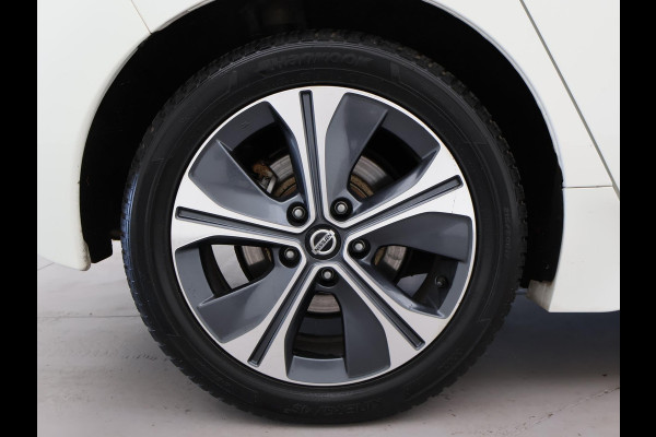 Nissan Leaf N-CONNECTA 40 kWh + 360 CAMERA | STOELVERW. | CARPLAY | NAVIGATIE | 17 INCH | STUURVERWARMING