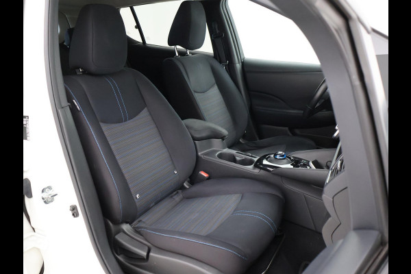 Nissan Leaf N-CONNECTA 40 kWh + 360 CAMERA | STOELVERW. | CARPLAY | NAVIGATIE | 17 INCH | STUURVERWARMING