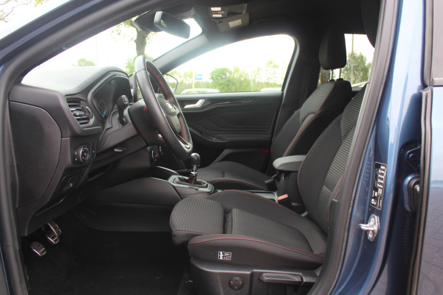 Ford Focus 1.0 EcoBoost ST Line Business / CarPlay / Keyless / Parkeerhulp V+A / 18'' / Stuur+Stoelverwarming / LED / DAB / Cruise Control